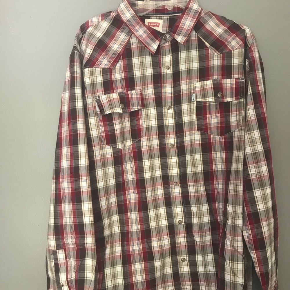 Levi’s long sleeve pearl button up